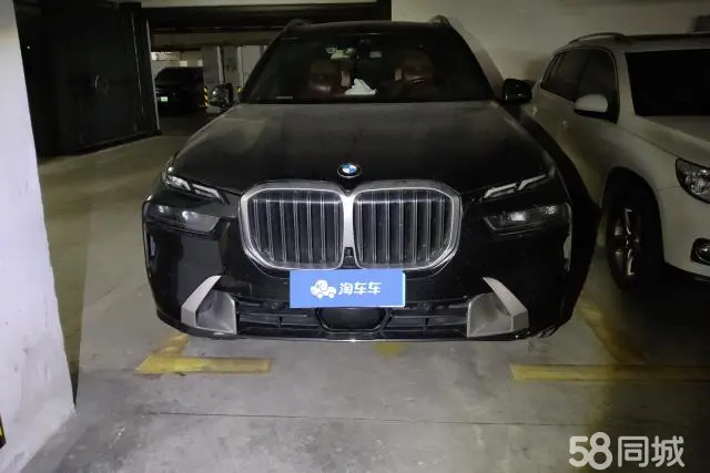 BMW X7 2023 car image #2