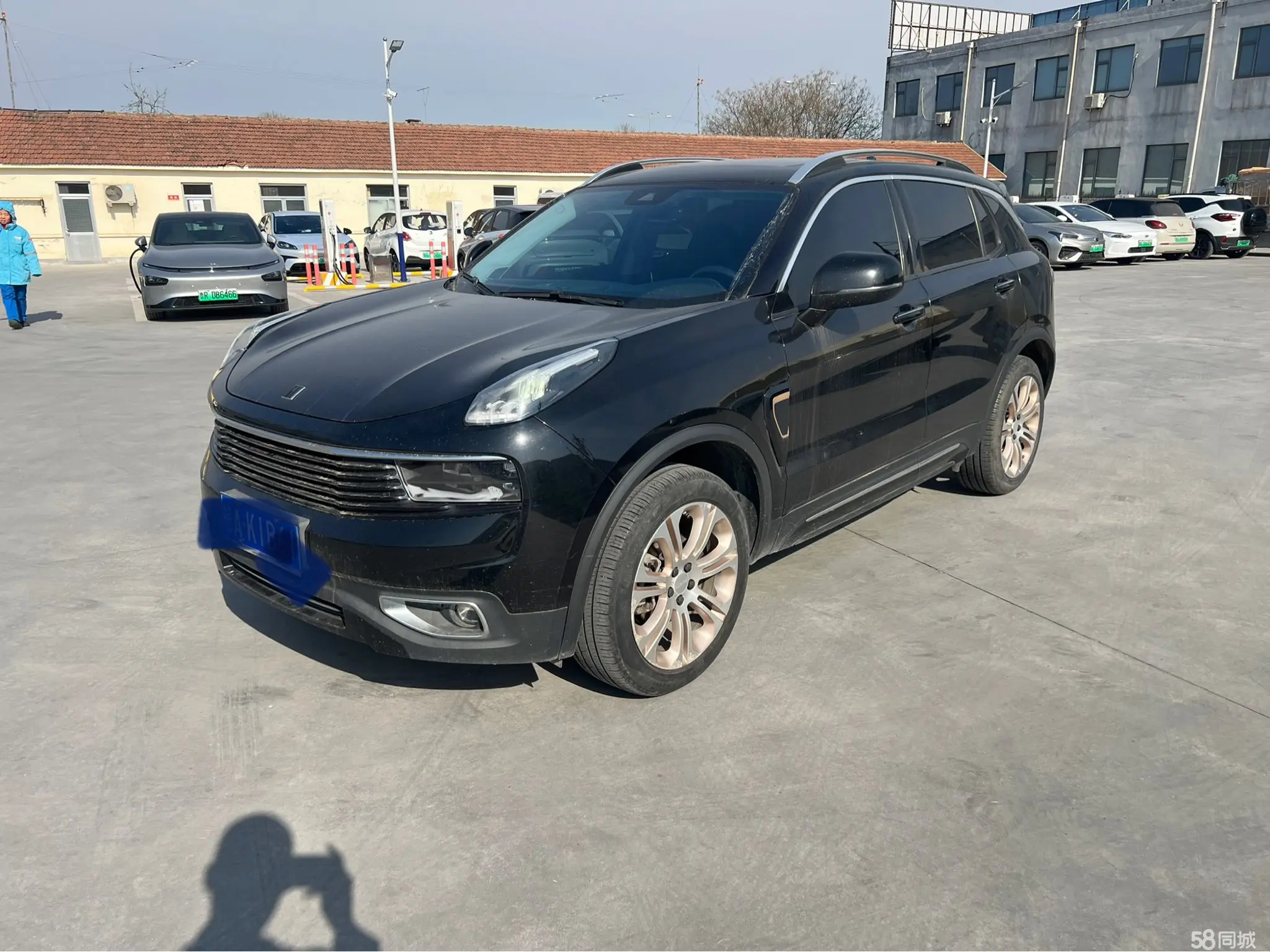 Lynk & Co 01 2018 car image #2