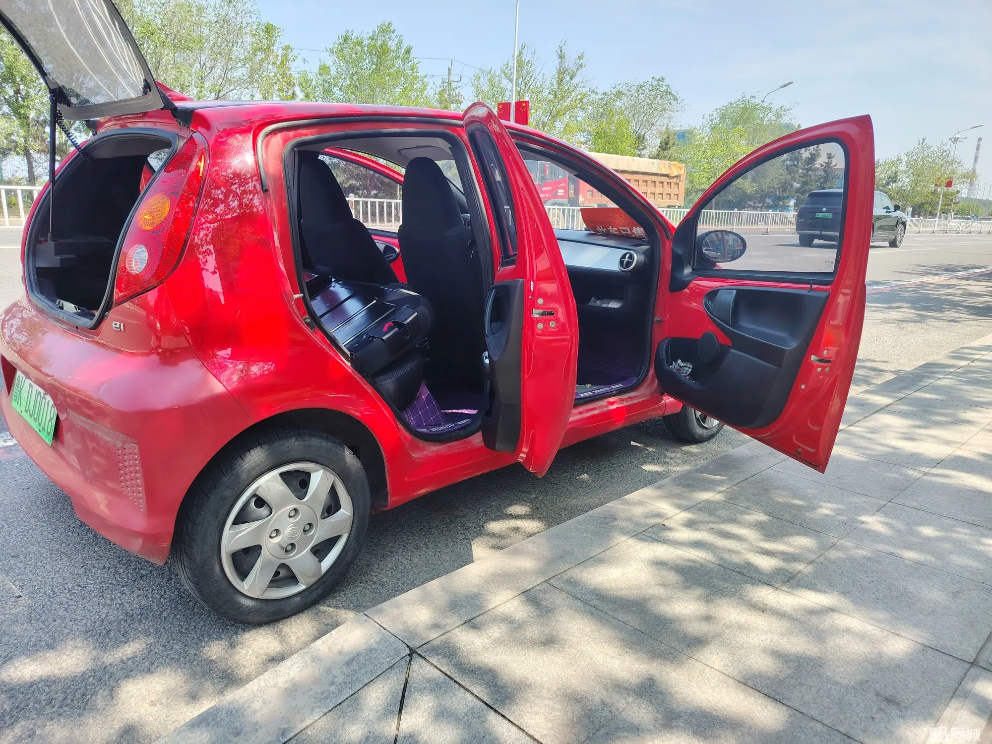 BYD e1 2019 #2 BYD e1 2019 car image #2