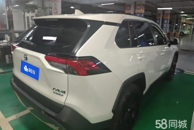 Toyota RAV4 2021 car image #2