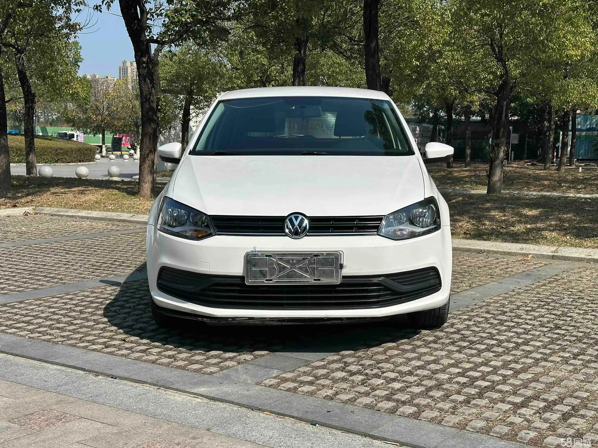 Volkswagen Polo 2017 car image #2