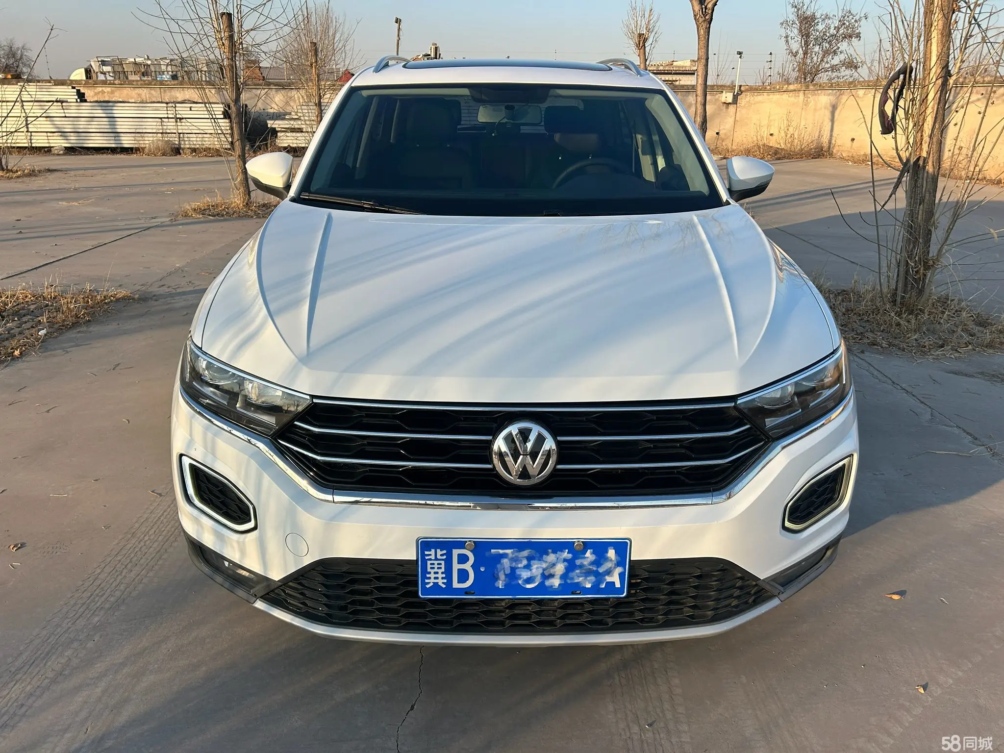 Volkswagen T-Roc 2018 car image #2