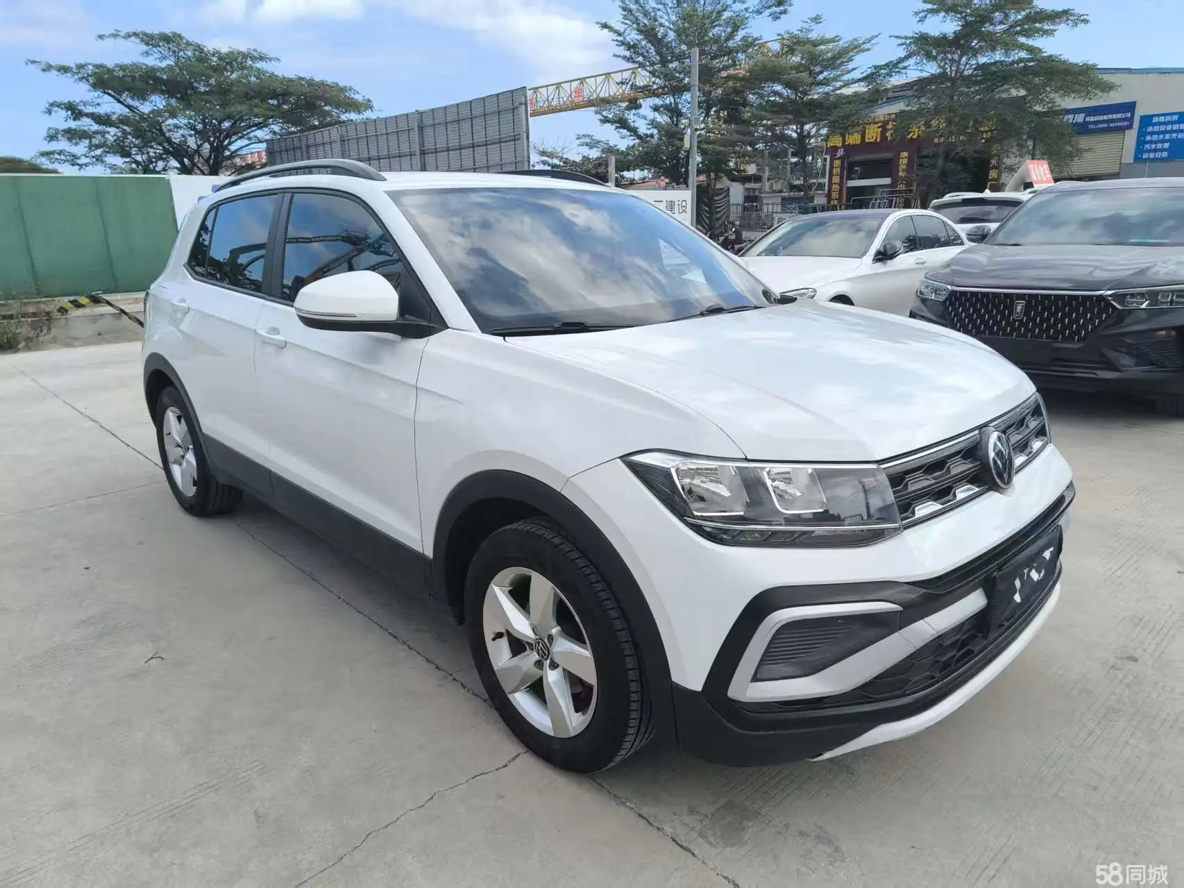 Volkswagen T-Cross 2023 car image #2