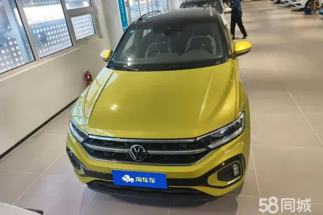 Volkswagen T-Roc 2023 car image #2