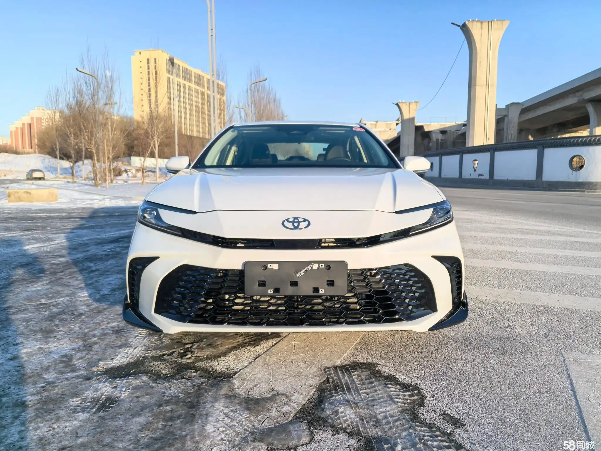Toyota Camry 2025 immagine di auto #2