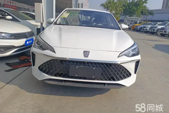 Roewe i5 2025 #2 Roewe i5 2025 car image #2