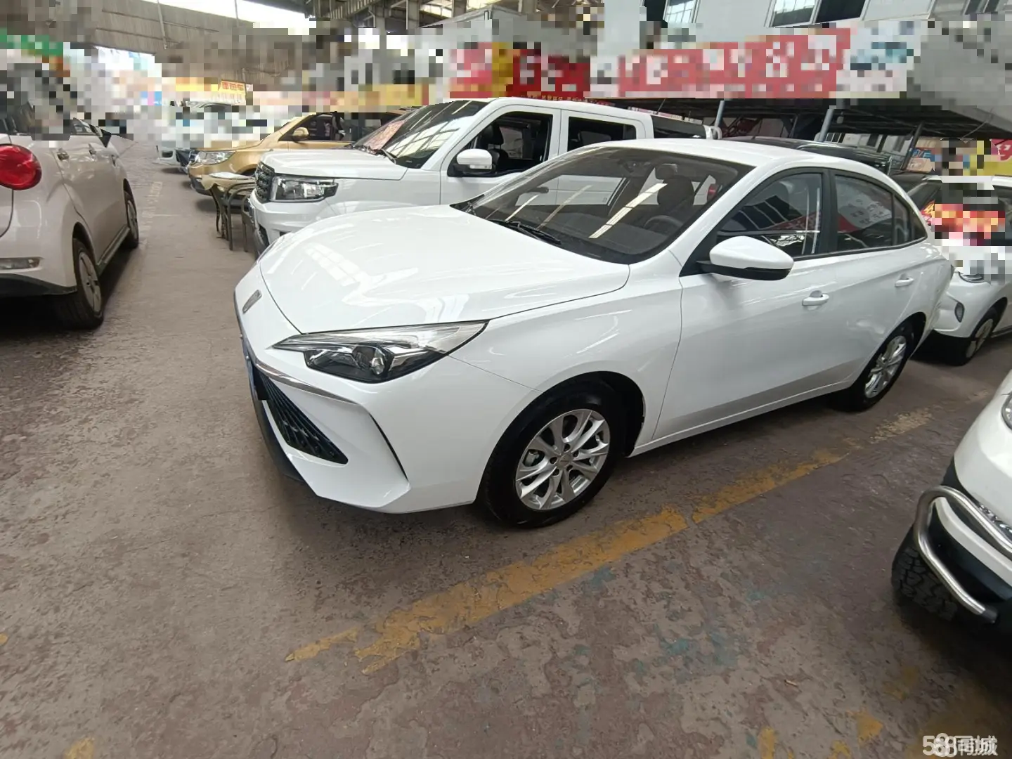 Roewe i5 2025 car image #2