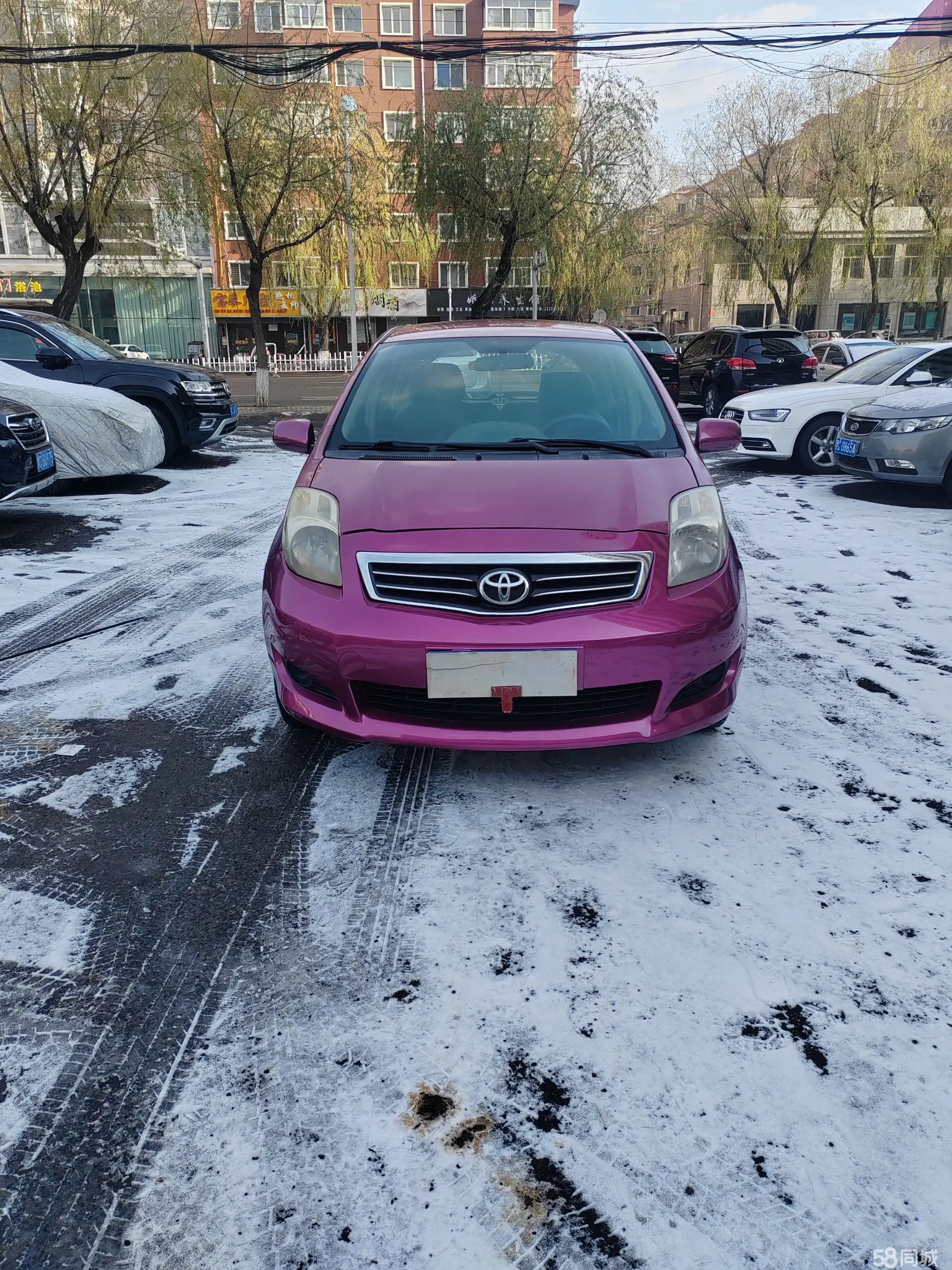 Toyota Yaris 2012 car image #2