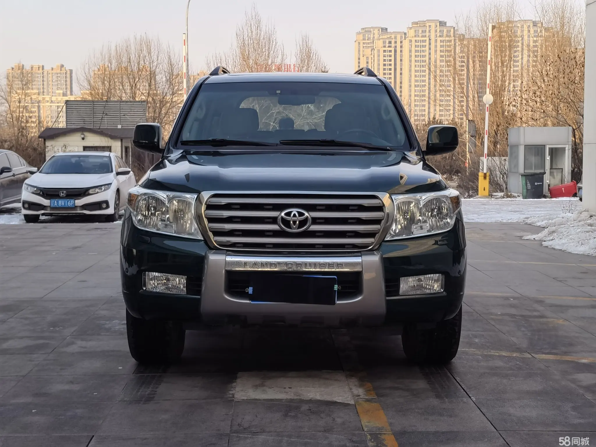 Toyota Land Cruiser 2010 car image #2