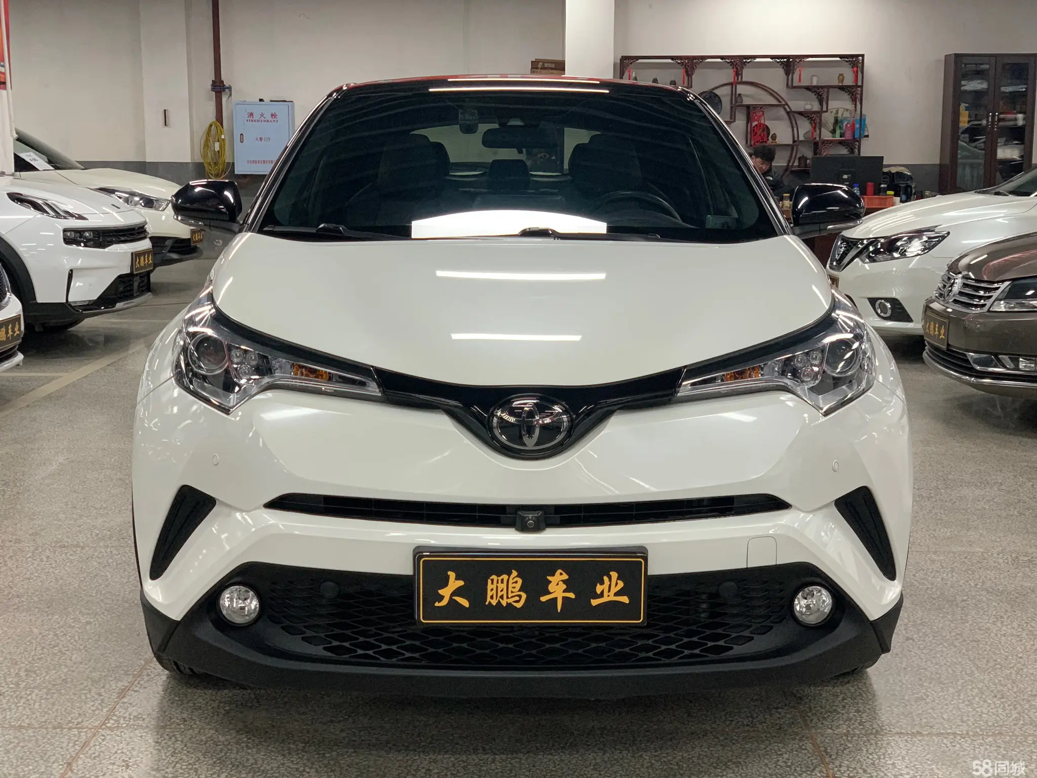 Toyota C-HR 2020 car image #2