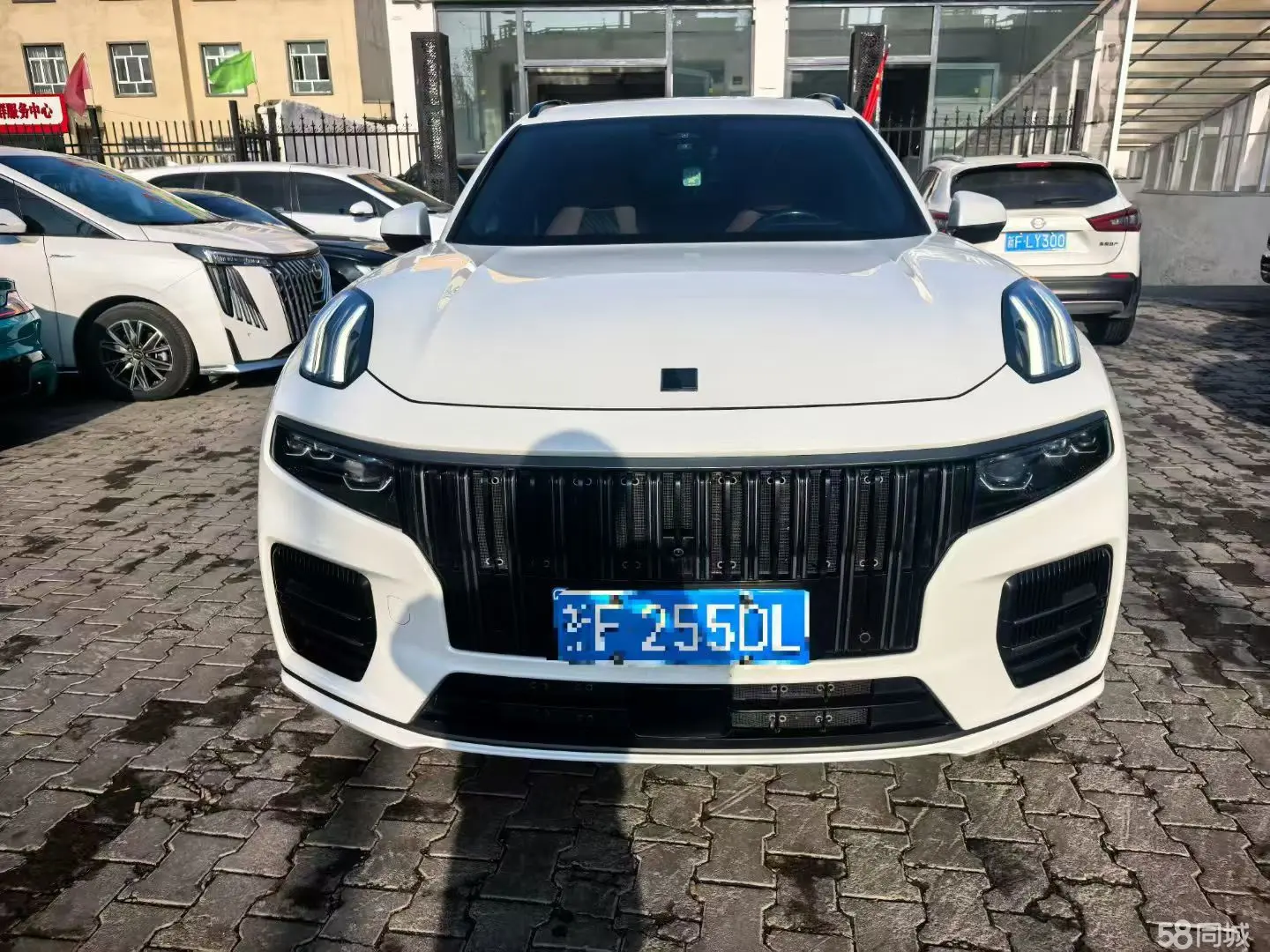 Lynk & Co 09 2022 car image #2