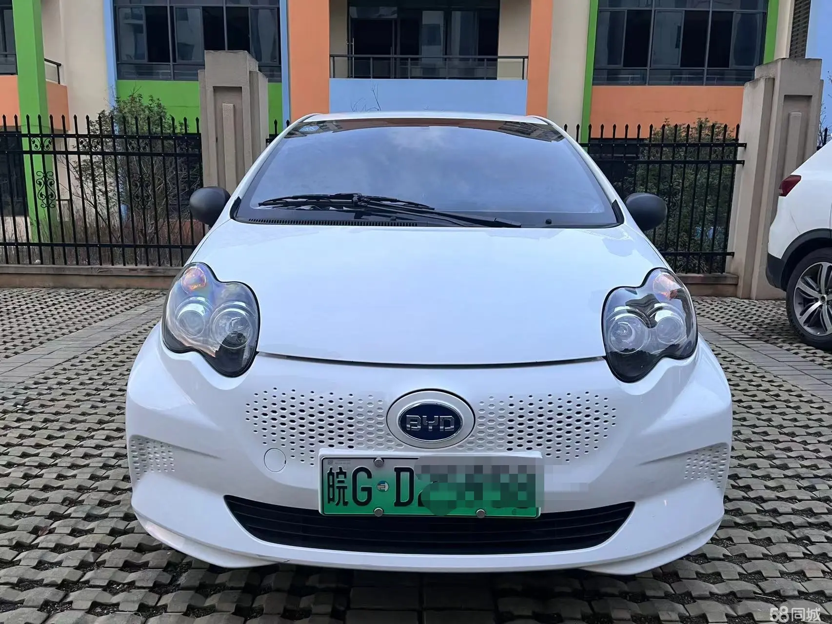 BYD e1 2020 car image #2