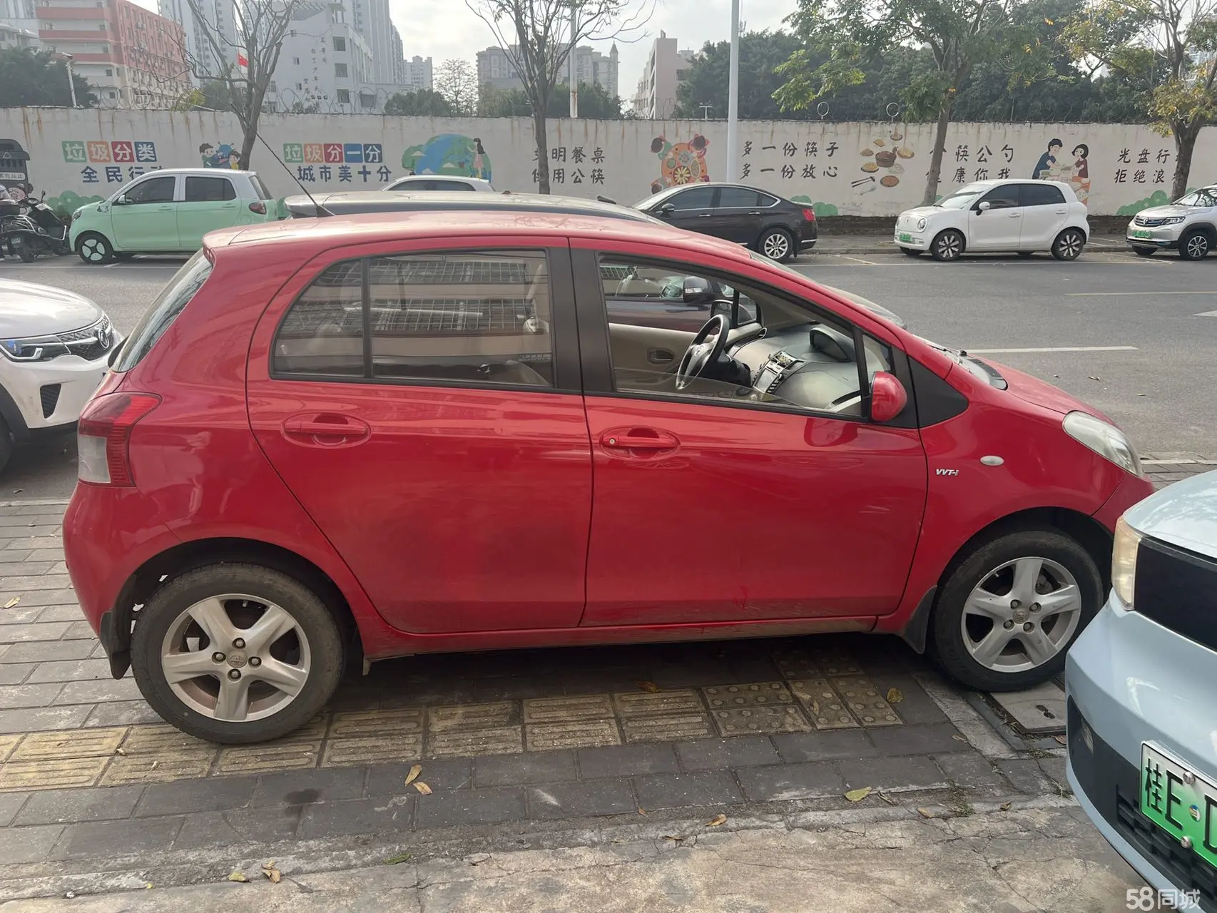 Toyota Yaris 2010 car image #2