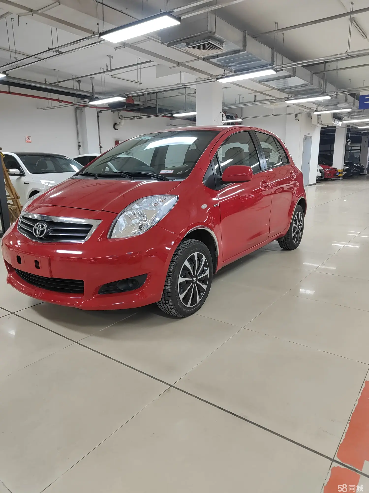 Toyota Yaris 2011 car image #2