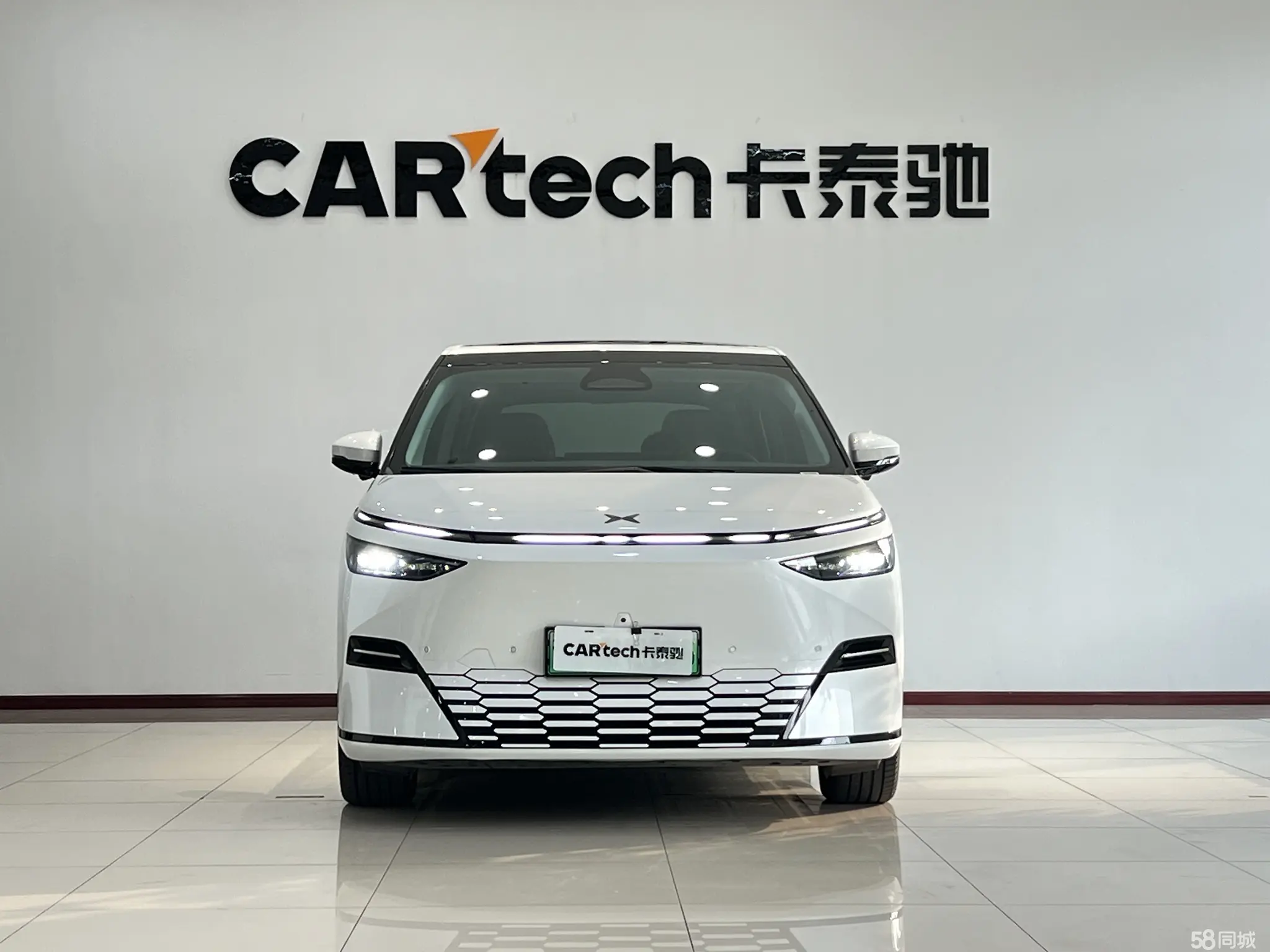 Xpeng X9 2025 car image #2