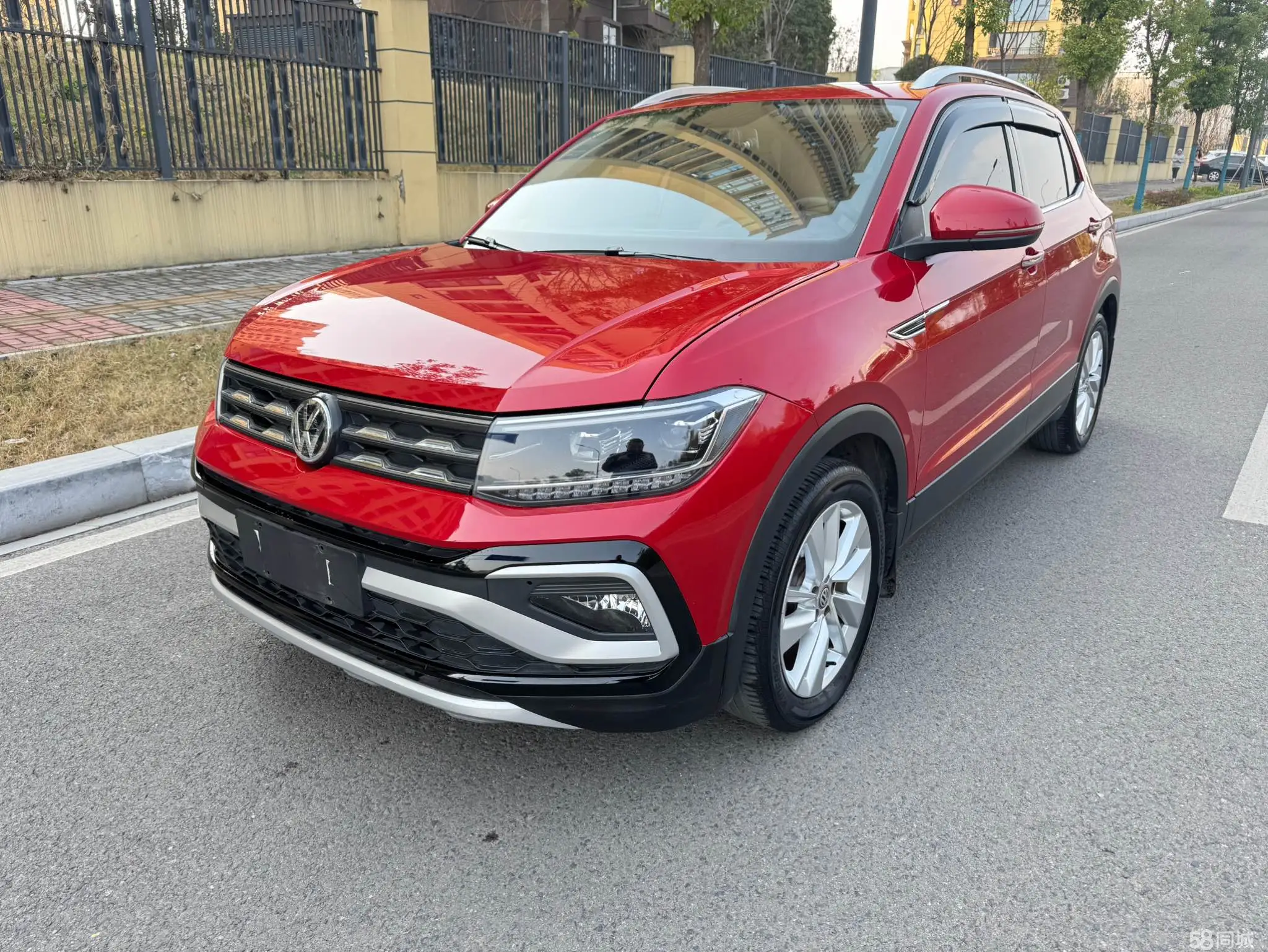 Volkswagen T-Cross 2019 #2 Volkswagen T-Cross 2019 car image #2