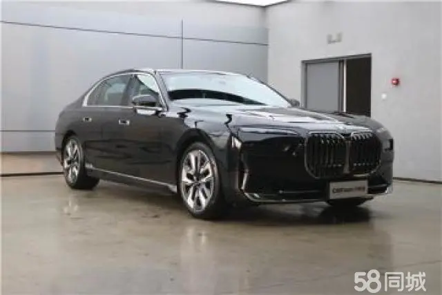 BMW 7 Series 2024 car image #2