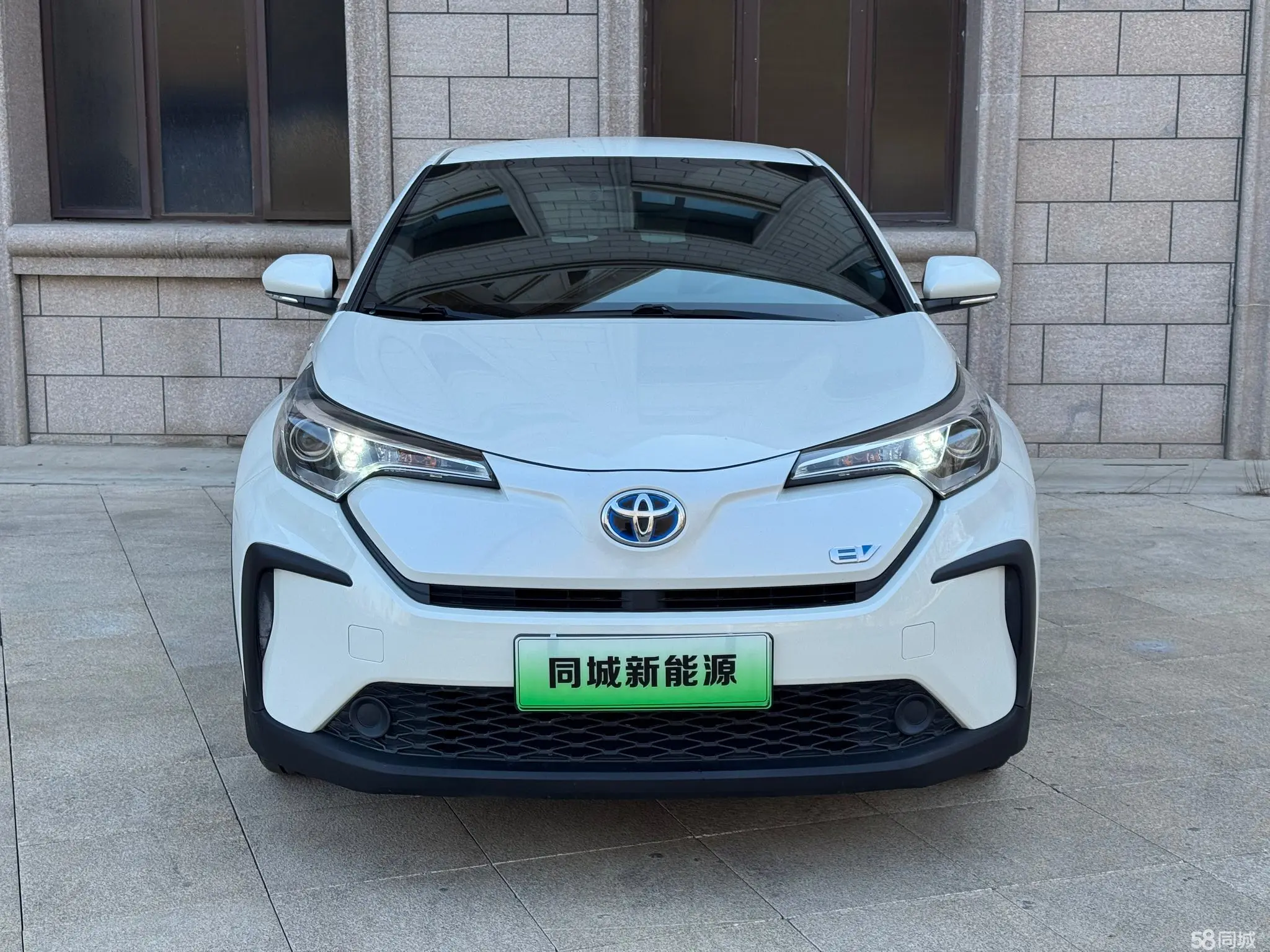 Toyota C-HR EV 2021 car image #2