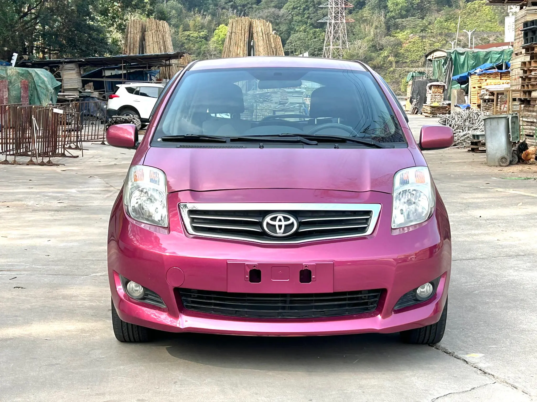 Toyota Yaris 2012 изображение автомобиля #2