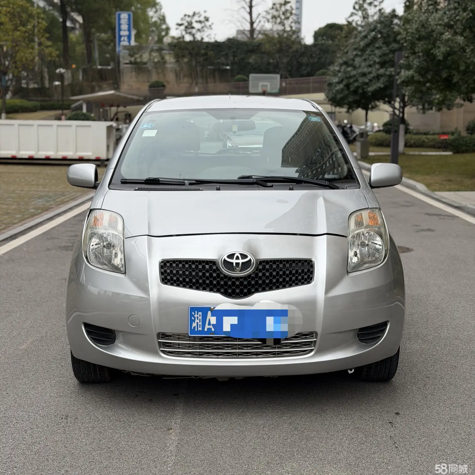 Toyota Yaris 2010 car image #2