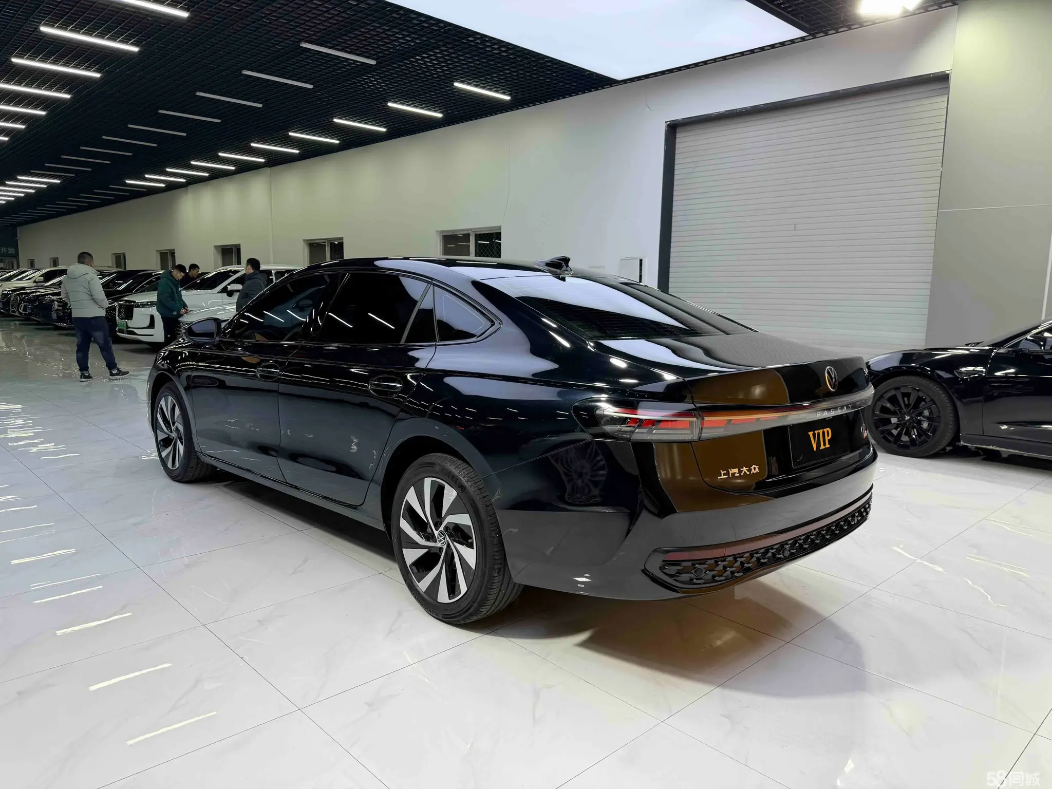 Volkswagen Passat 2025 car image #2