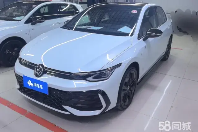 Volkswagen Golf 2025 car image #2