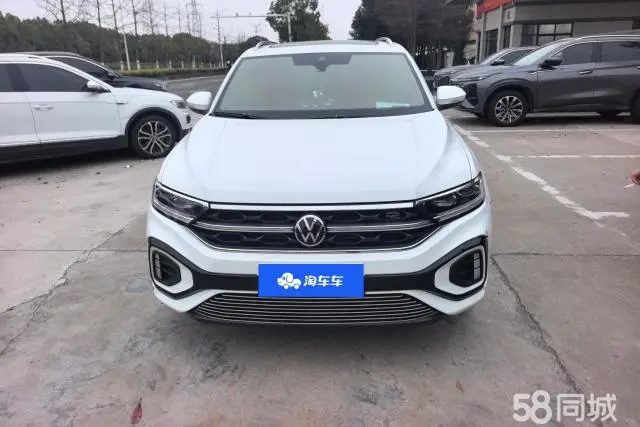 Volkswagen T-Roc 2023 car image #2
