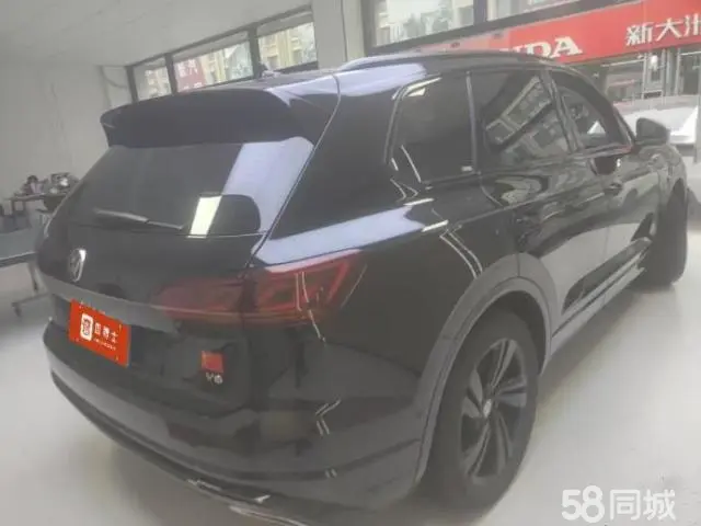 Volkswagen Touareg 2023 car image #2