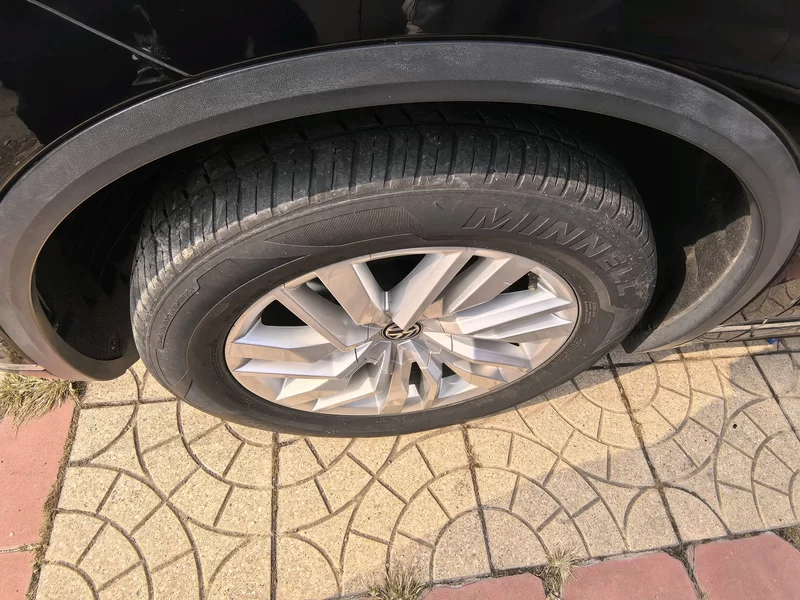 Volkswagen Touareg 2019 car image #2