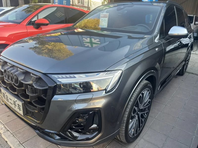 Audi SQ7 2024 car image #2