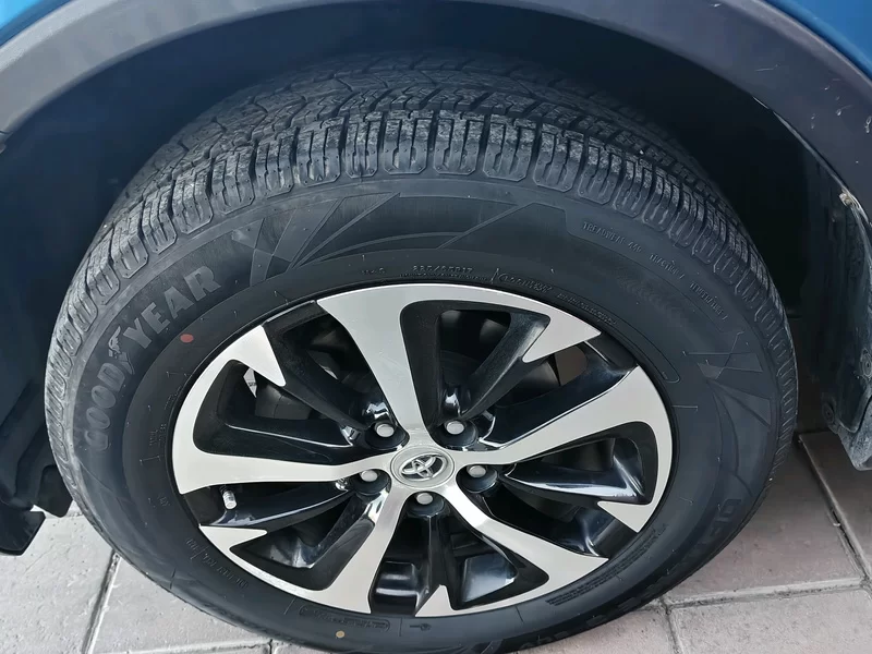 Toyota RAV4 2016 immagine di auto #2