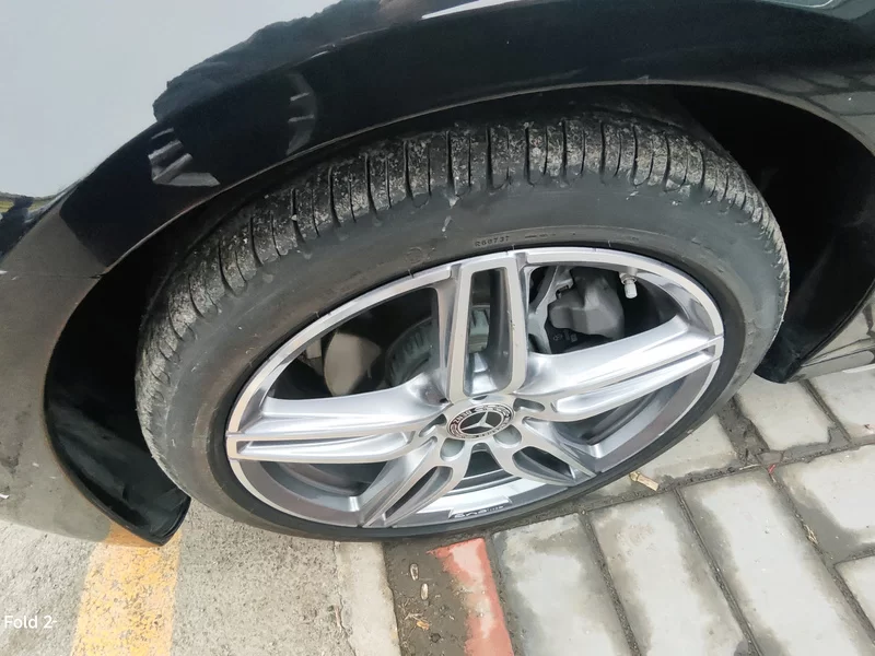 Mercedes-Benz E Class 2022 car image #2