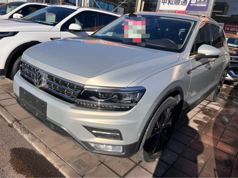 Volkswagen Tiguan L 2017 immagine di auto #2