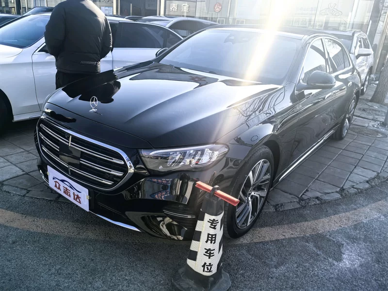 Mercedes-Benz E Class 2025 car image #2