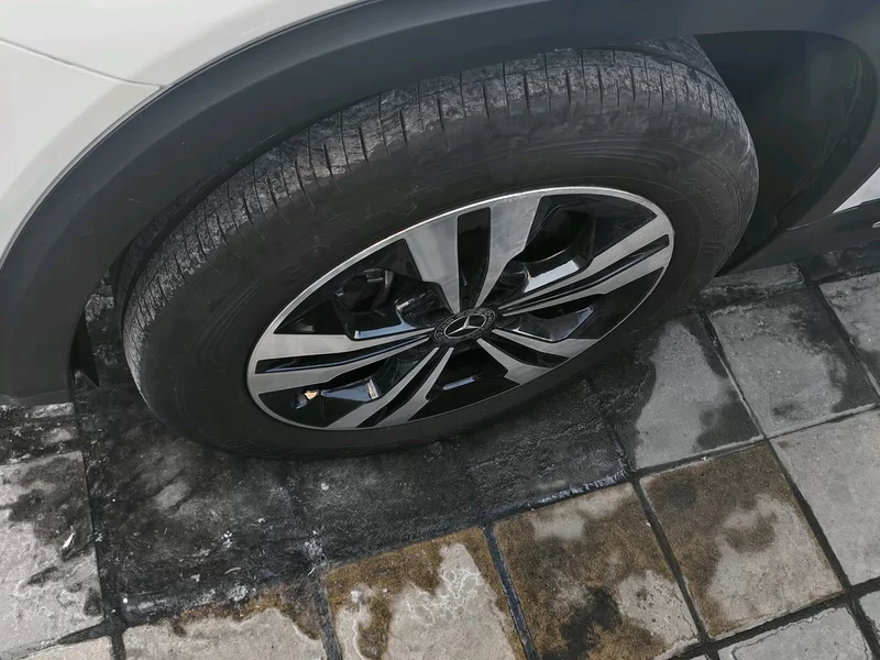 Mercedes-Benz GLB Class 2024 car image #2