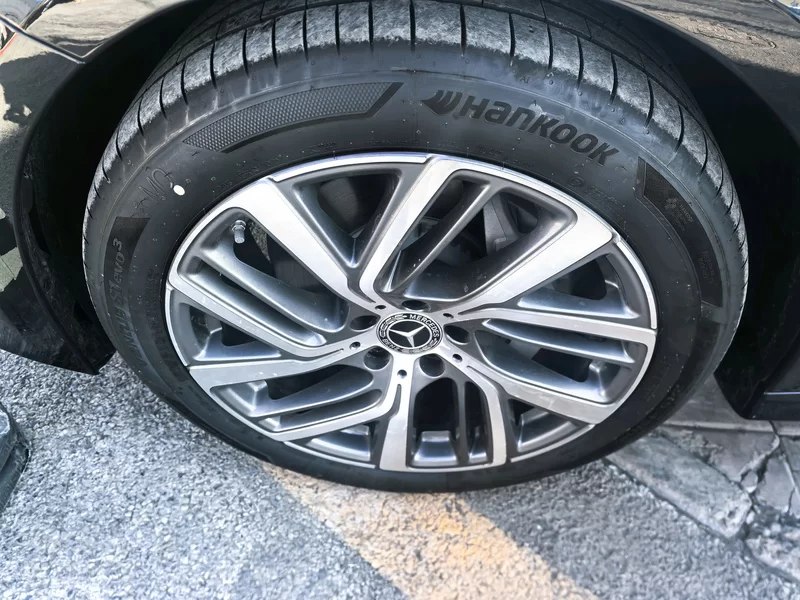 Mercedes-Benz E Class 2025 car image #2