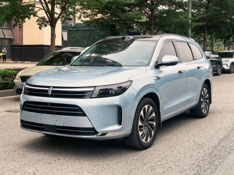 Toyota RAV4 2023 car image #2