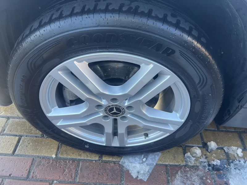 Mercedes-Benz GLB Class 2023 car image #2