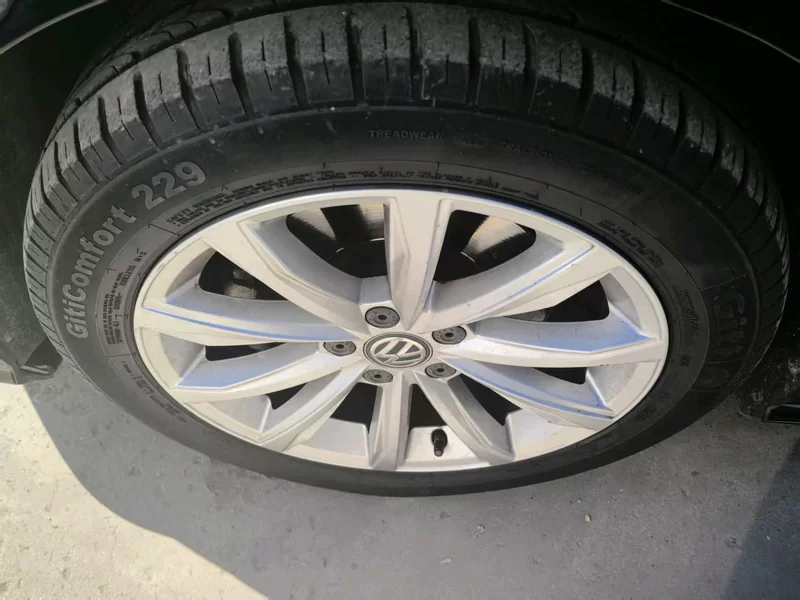 Volkswagen Passat 2017 car image #2
