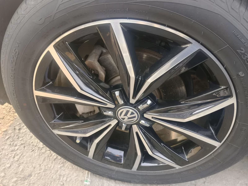 Volkswagen Tiguan L 2018 car image #2