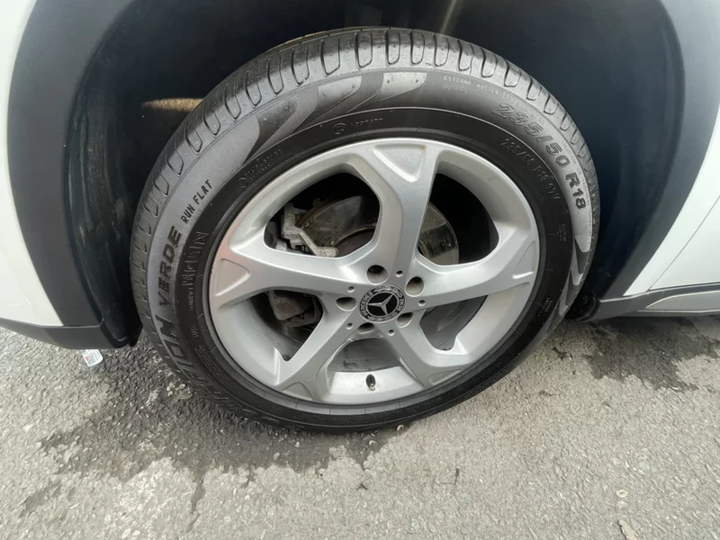 Mercedes-Benz GLA Class 2018 immagine di auto #2