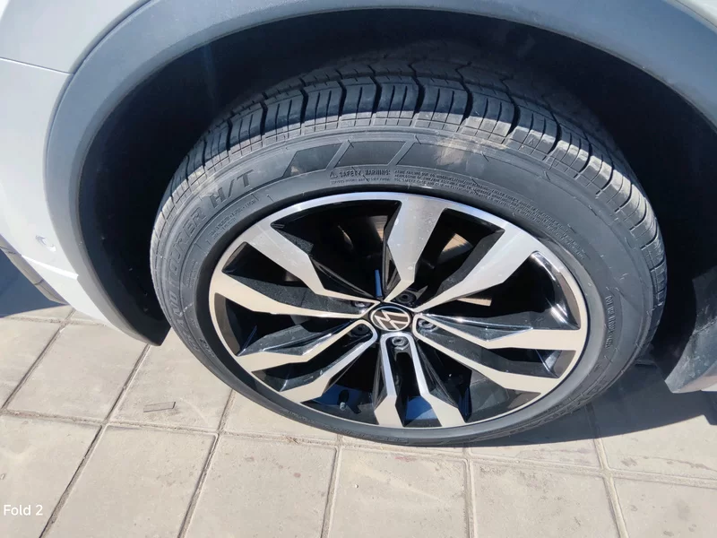 Volkswagen Tiguan L 2021 car image #2