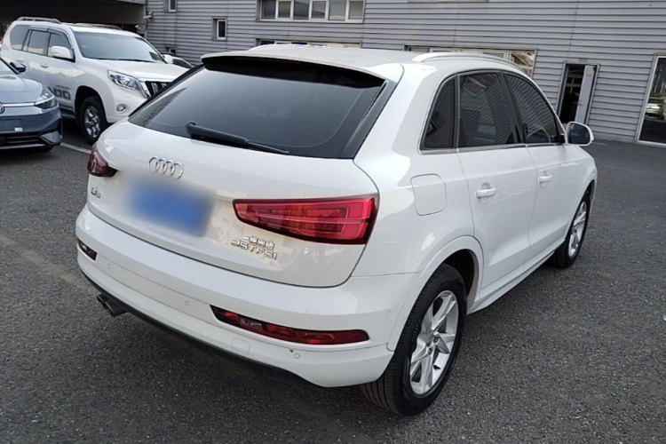 Audi Q3 2017 car image #7