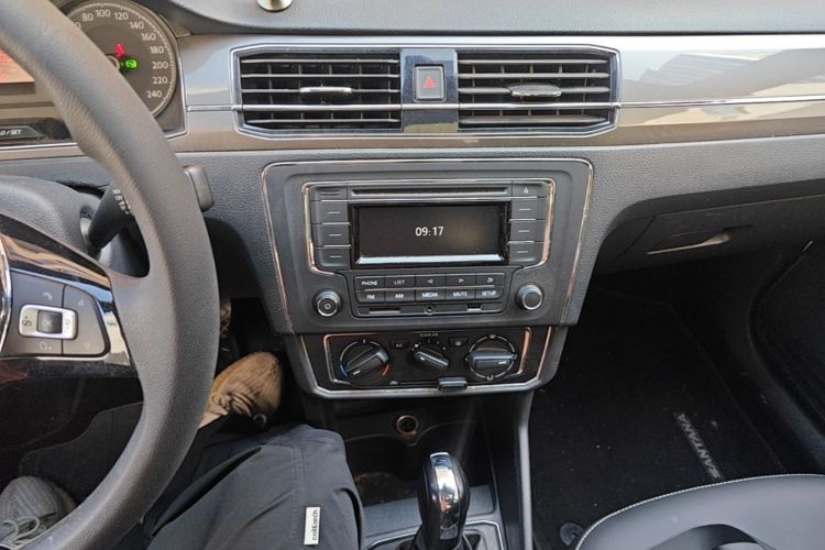 Volkswagen Santana 2016 car image #13