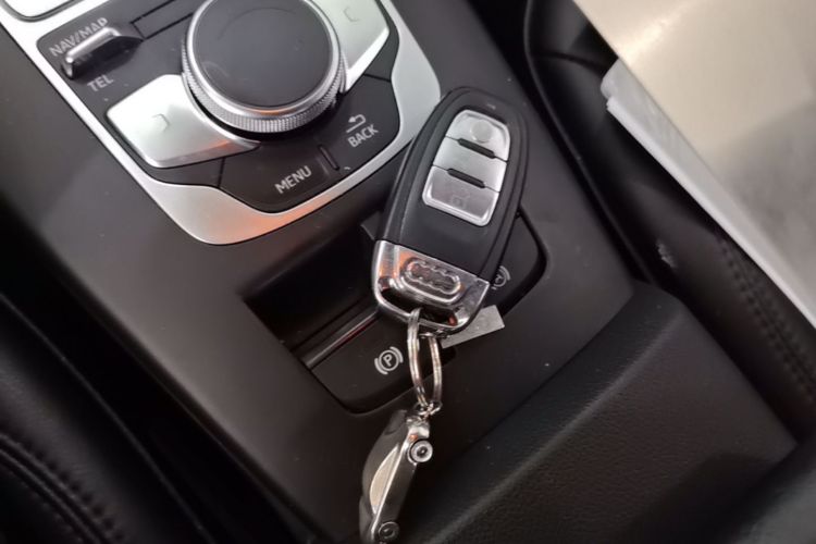 Audi A3 2019 car image #9