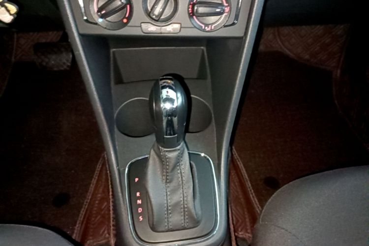 Volkswagen Polo 2018 car image #14