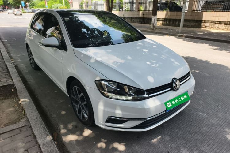 Volkswagen Golf 2020 car image #6