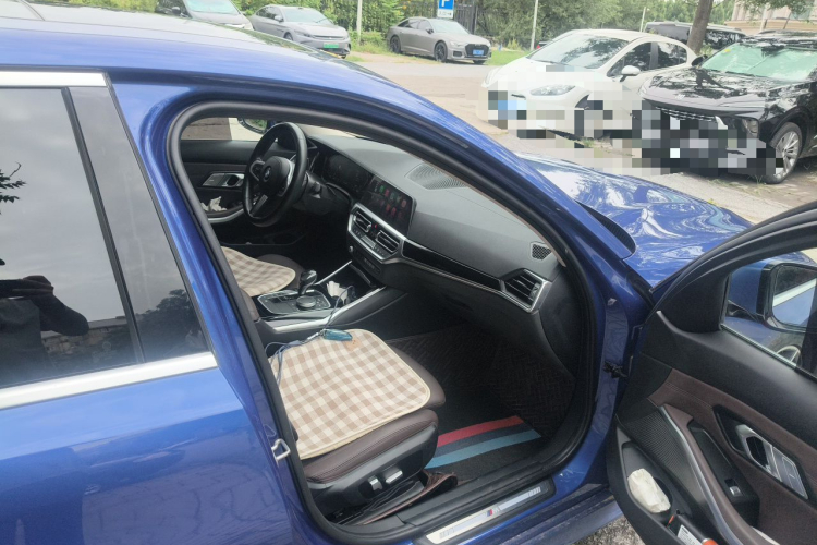 BMW 3 Series 2020 car image #23