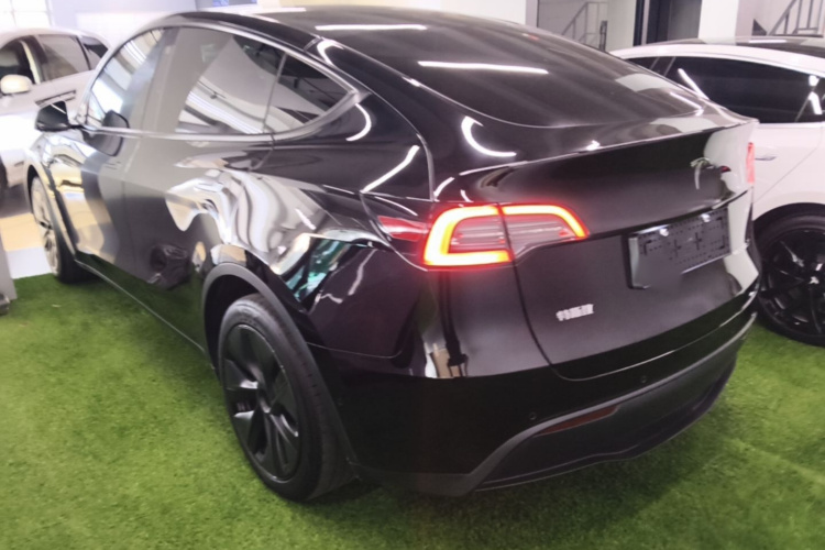 Tesla Model Y 2023 #5 Tesla Model Y 2023 изображение автомобиля #5