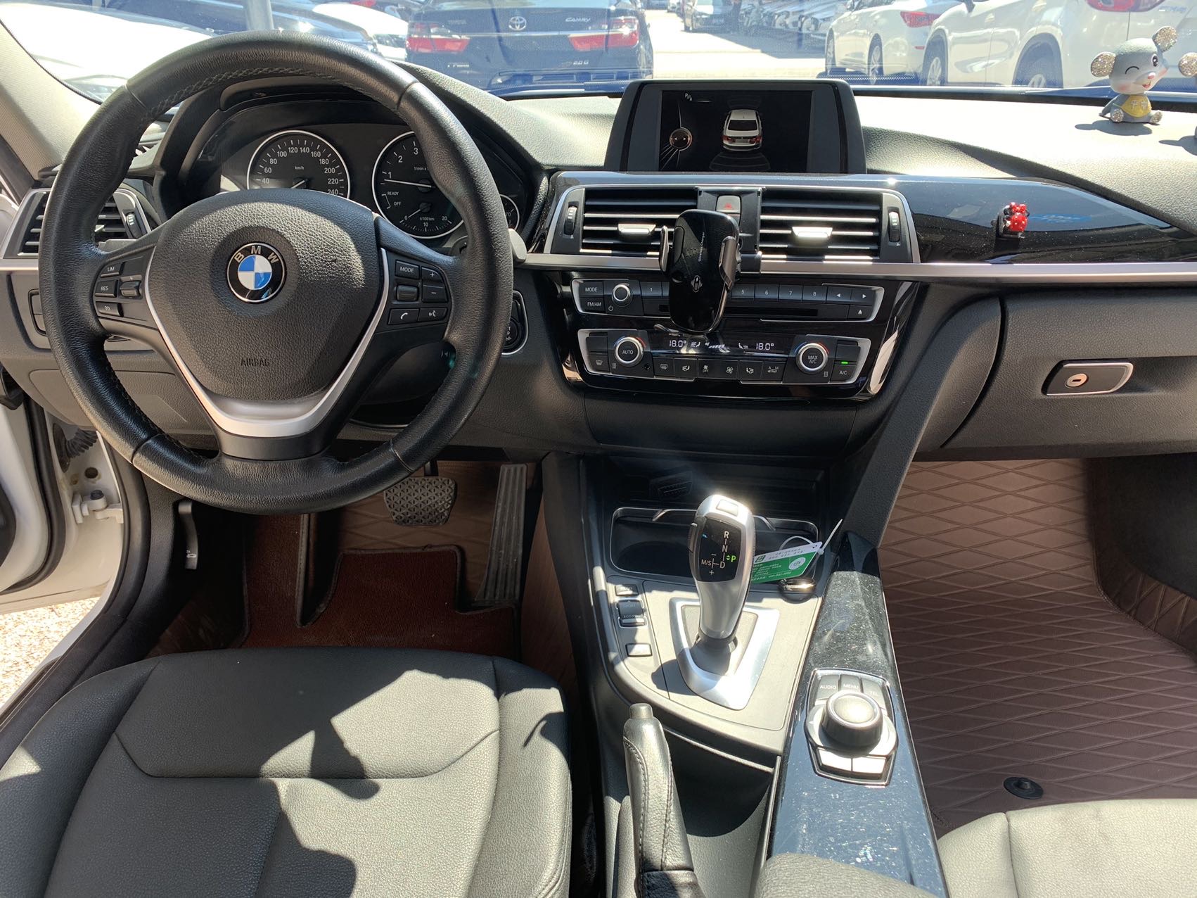 BMW 3 Series 2017 car image #12